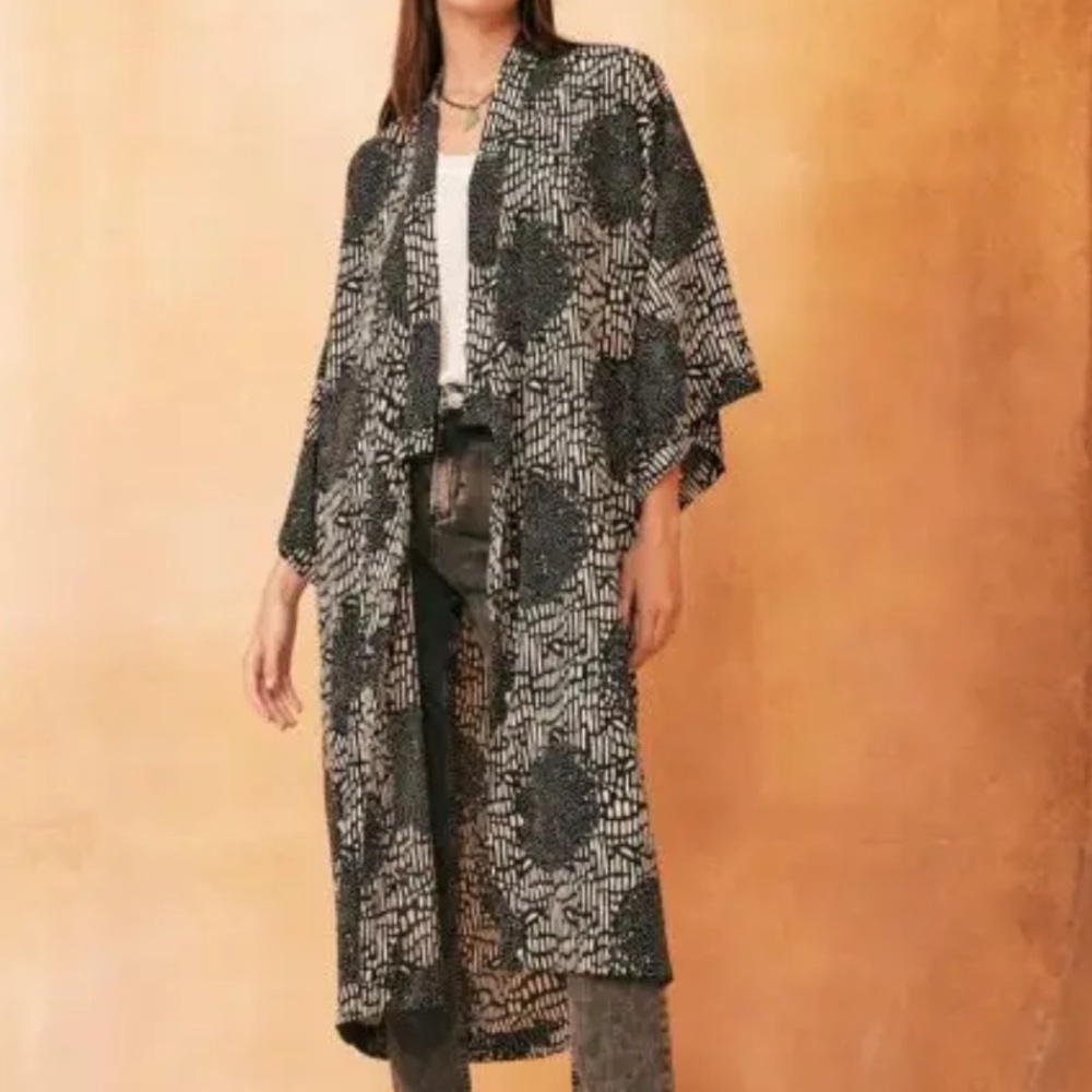 Rapsodia Elegant Black and White‎ Women's Kimono Robe. Size Medium.